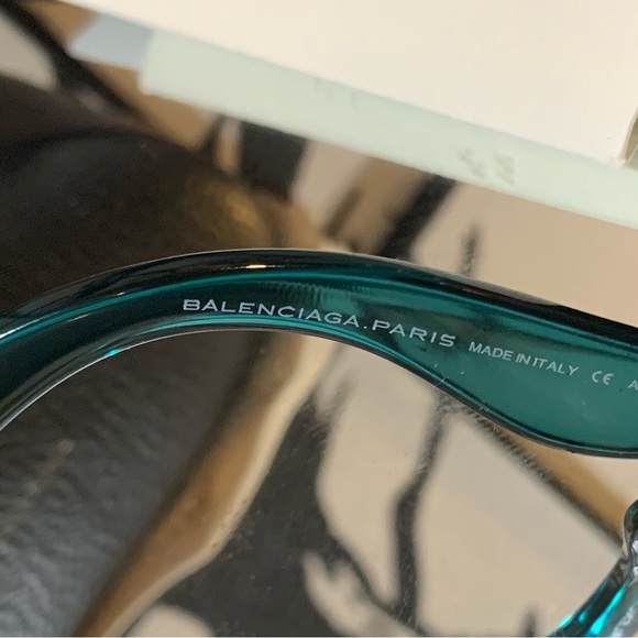Balenciaga Edition Oversized ?EUC!retail $450.00/ Teal green sixagon shape❤️ main image 9